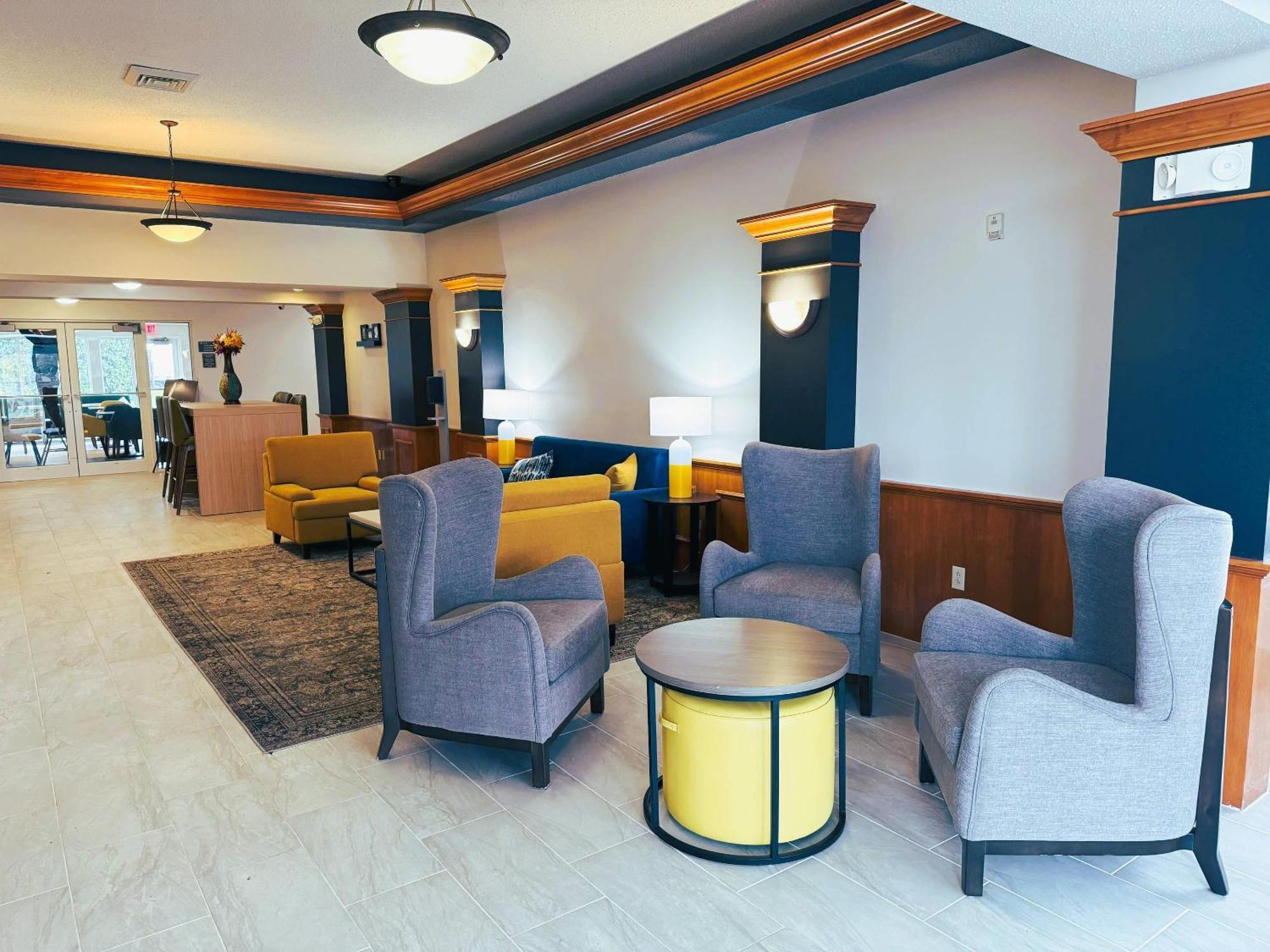 Comfort Inn & Suites Sheboygan I-43 Extérieur photo
