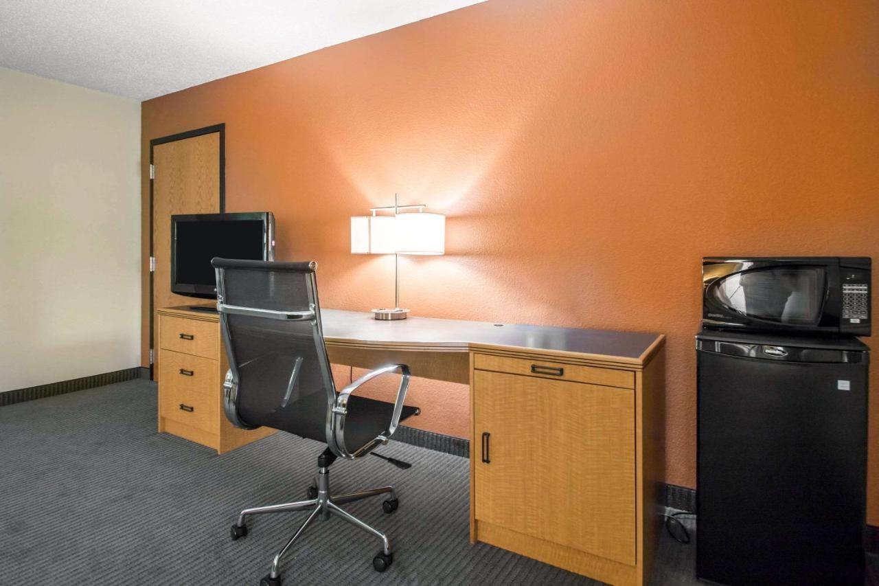 Comfort Inn & Suites Sheboygan I-43 Extérieur photo